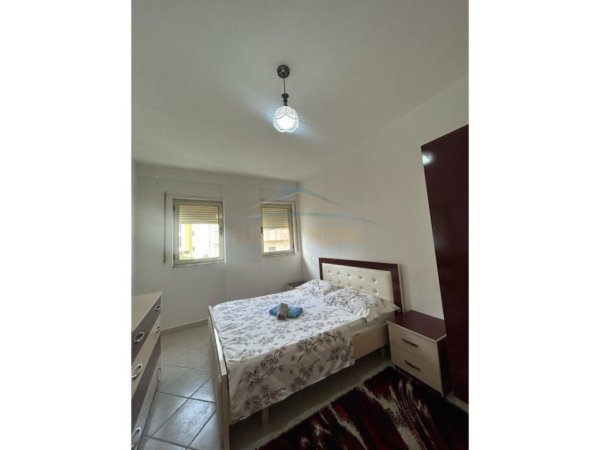 Tirane, jepet me qera apartament 2+1 Kati 3, 87 m² 380 € (Shkoze)