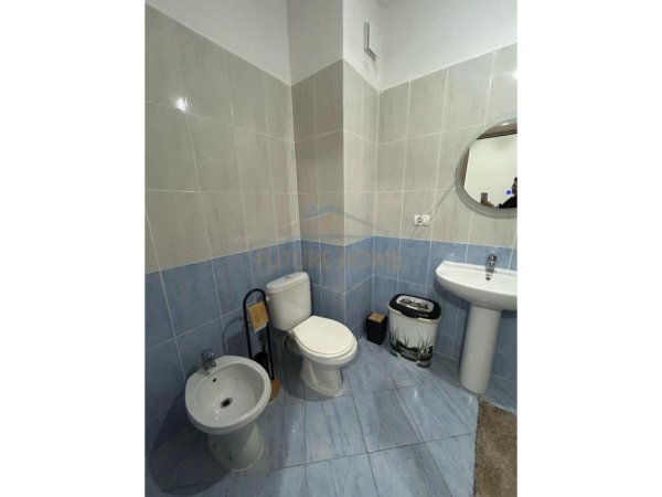 Tirane, jepet me qera apartament 2+1 Kati 3, 87 m² 380 € (Shkoze)