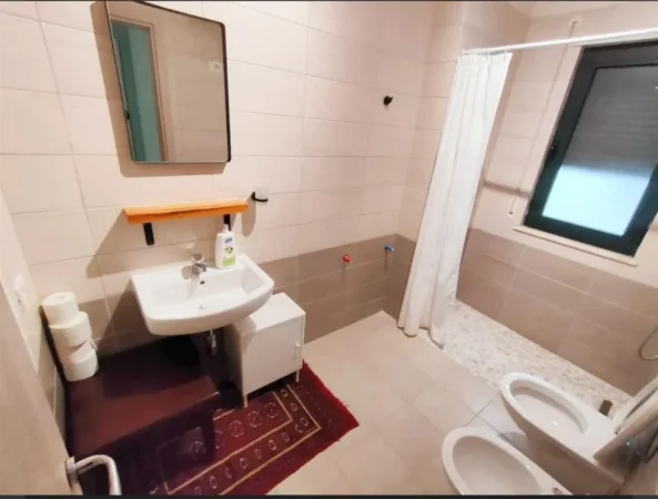 Tirane, jepet me qera apartament 2+1 Kati 3, 110 m² 750 € (fusha e aviacionit)