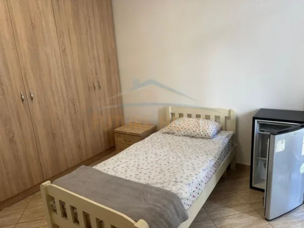 Tirane, jepet me qera apartament 2+1 Kati 1, 95 m² 500 € (Unaza e re)