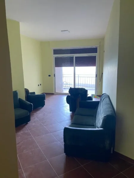 Shkembi Kavajes, jepet me qera 1+1+Aneks+Ballkon Kati 2, 68 m² 300 € (Shkembi i Kavajes)
