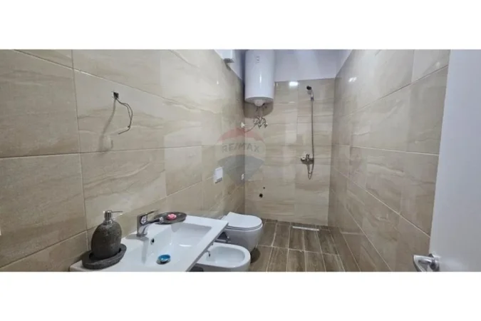 Tirane, jepet me qera 1+1 , 60 m² 550 € (+Post Parkimi në Çmim Don Bosko)