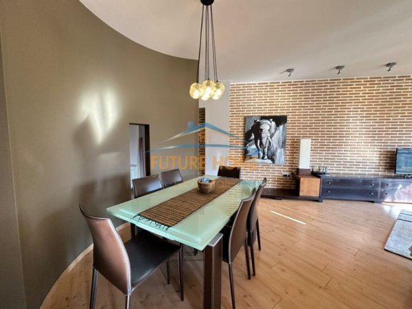 Tirane, jepet me qera apartament 2+1 Kati 7, 114 m² 1.500 € (Blloku)