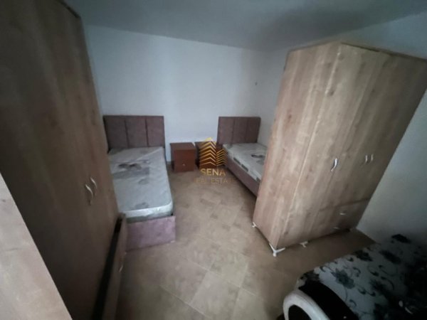 Tirane, jepet me qera Vile 1+1 Kati 1, 50 m² 250 € (Rruga Abedin Pasha)