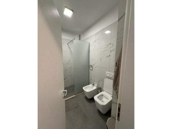 Tirane, jepet me qera apartament 1+1+Ballkon Kati 8, 46 m² 600 € (Don Bosko)