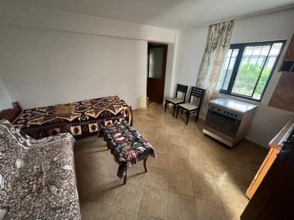 Tirane, jepet me qera Vile 1+1 Kati 1, 50 m² 250 € (Rruga Abedin Pasha)