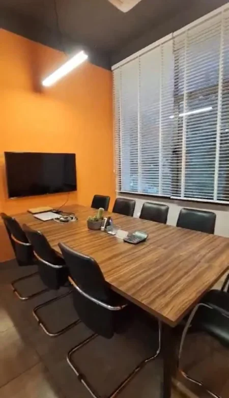 Tirane, ndarje qeraje zyre Kati 2, 42 m² 250 € (MYSLYM SHYRE)