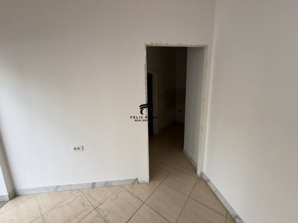 Tirane, jepet me qera dyqan Kati 0, 55 m² 900 € (BLLOK)