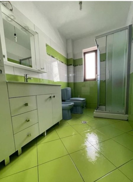 Tirane, jepet me qera apartament 2+1 Kati 5, 82 m² 600 € (mine peza)