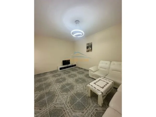 Tirane, jepet me qera apartament 2+1 Kati 1, 62 m² 430 € (Rruga Riza Cerova)