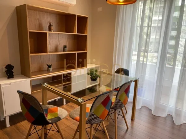 Tirane, jepet me qera apartament 1+1 Kati 4, 80 m² 700 € 