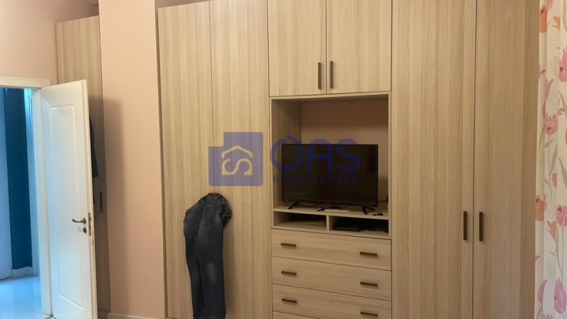 Tirane, jepet me qera apartament 1+1+Aneks+Ballkon Kati 2, 80 m² 550 € (Perballe maternitetit, rruga Endri Keko)