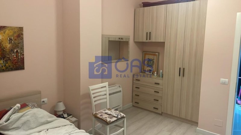 Tirane, jepet me qera apartament 1+1+Aneks+Ballkon Kati 2, 80 m² 550 € (Perballe maternitetit, rruga Endri Keko)
