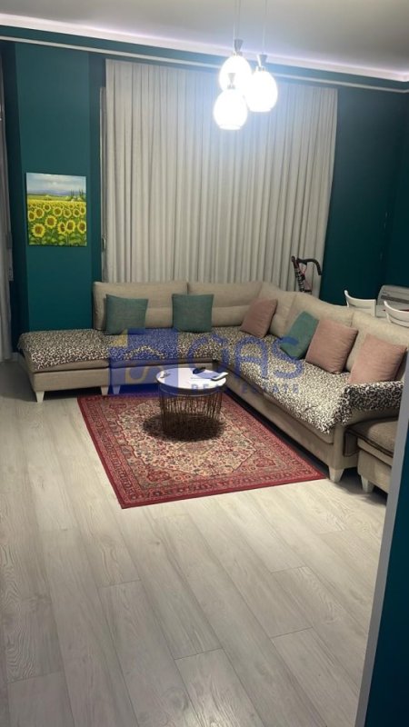 Tirane, jepet me qera apartament 1+1+Aneks+Ballkon Kati 2, 80 m² 550 € (Perballe maternitetit, rruga Endri Keko)