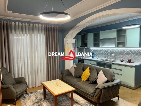 Tirane, jepet me qera apartament 2+1+Ballkon Kati 7, 70 m² 500 € (Tek Rruga 5 Maji, prane Concord Center)