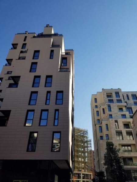 Tirane, jepet me qera ambjent biznesi Kati 5, 110 m² 1.000 Euro (Rruga e Kosovareve)