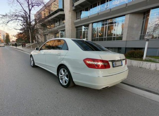 Tirane, shes makine Mercedes-Benz E200 Viti 2012, 11.800 Euro
