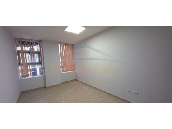 Tirane, jepet me qera ambjent biznesi Kati 1, 24 m² 400 Euro (Rruga e Kavajes)