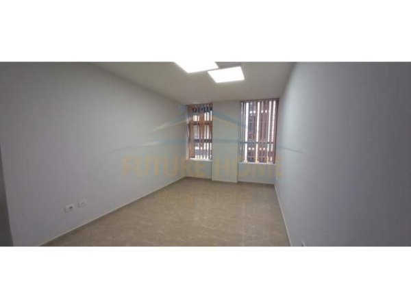 Tirane, jepet me qera zyre Kati 1, 24 m² 400 Euro (Rruga Hajdar Hidi)