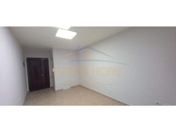 Tirane, jepet me qera zyre Kati 1, 24 m² 400 Euro (Rruga Hajdar Hidi)