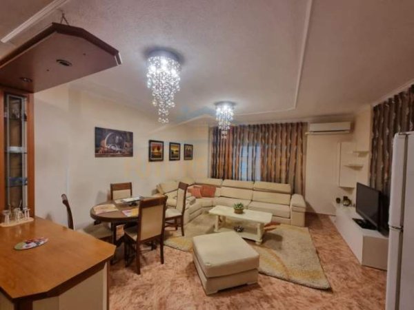 Tirane, jepet me qera apartament 2+1+BLK Kati 4, 110 m² 700 Euro (Ekspozita)