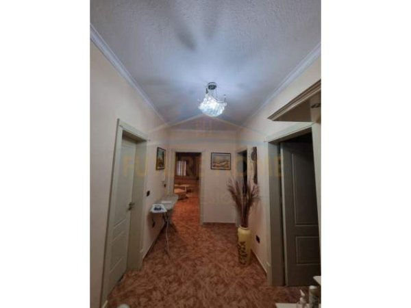 Tirane, jepet me qera apartament 2+1+BLK Kati 4, 110 m² 700 Euro (Ekspozita)