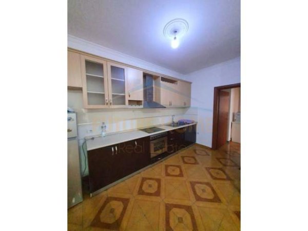Tirane, jepet me qera apartament 2+1+BLK Kati 3, 104 m² 350 Euro (Kodra e Diellit)