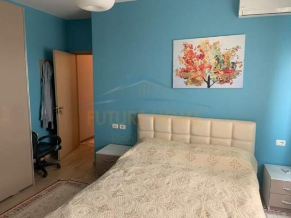 Tirane, jepet me qera apartament 2+1+BLK Kati 12, 93 m² 700 Euro (Stacioni i Trenit)