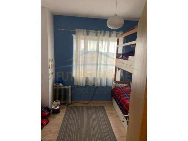 Tirane, jepet me qera apartament 2+1+BLK Kati 12, 93 m² 700 Euro (Stacioni i Trenit)