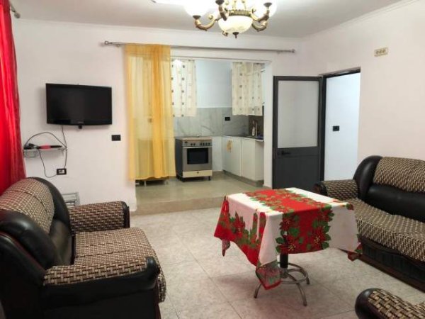 Tirane, jepet me qera shtepi 1+1 Kati 1, 25.000 Leke (Rruga Idriz Dollaku)