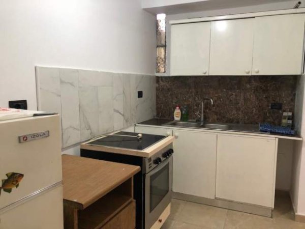 Tirane, jepet me qera shtepi 1+1 Kati 1, 25.000 Leke (Rruga Idriz Dollaku)