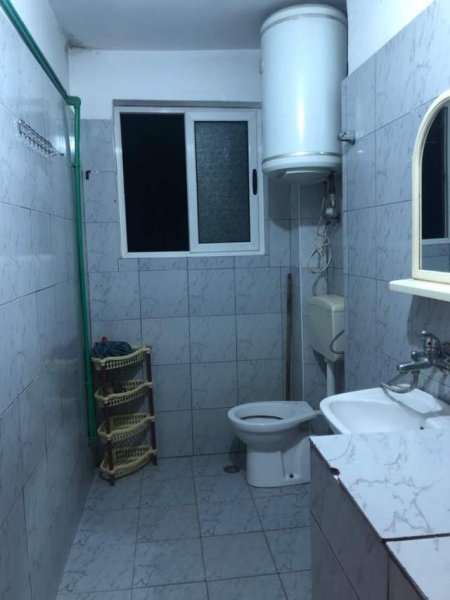 Tirane, jepet me qera apartament 1+1+BLK Kati 4, 60 m² 30.000 Leke (Rruga Niko Avrami)