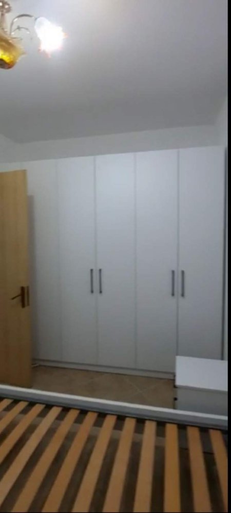 Tirane, jepet me qera apartament 1+1+BLK Kati 4, 65 m² 300 Euro (Pasticeri Nela 6 Yzberisht)
