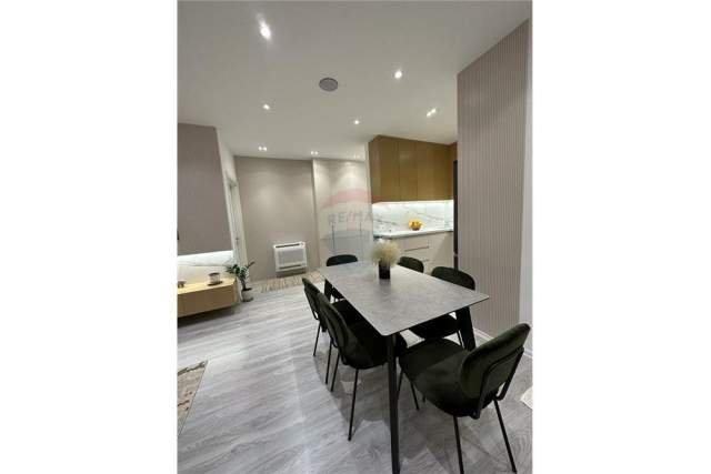 Tirane, jepet me qera apartament 2+1+BLK 99 m² 700 Euro (selvia)