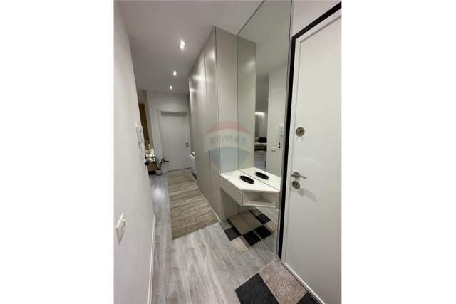 Tirane, jepet me qera apartament 2+1+BLK 99 m² 700 Euro (selvia)