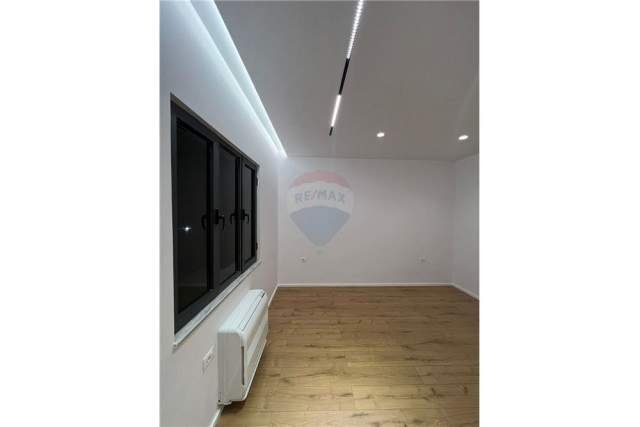 Tirane, jepet me qera Vile 360 m² 2.500 Euro (komuna e parisit)