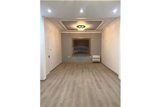 Tirane, jepet me qera Vile 360 m² 2.500 Euro (komuna e parisit)