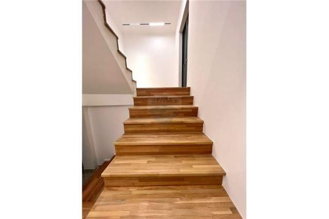 Tirane, jepet me qera Vile 360 m² 2.500 Euro (komuna e parisit)