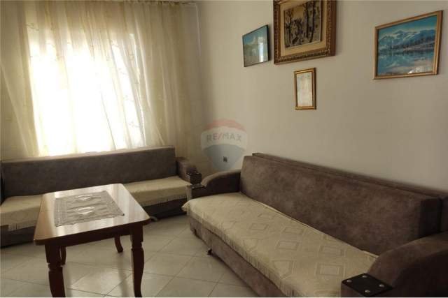 Tirane, jepet me qera apartament 1+1 Kati 5, 85 m² 35.000 Leke (Medreseja e Tiranes)