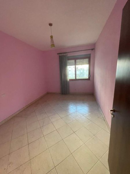 Tirane, shitet apartament 2+1+BLK Kati 4, 111 m² 83.000 Euro (Rruga Kastriotet, prane Terminalit tek Kthesa e Kamzes)