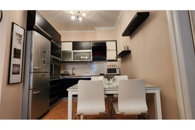 Tirane, jepet me qera apartament 1+1+BLK Kati 2, 95 m² 450 Euro (Liqeni i Thate)