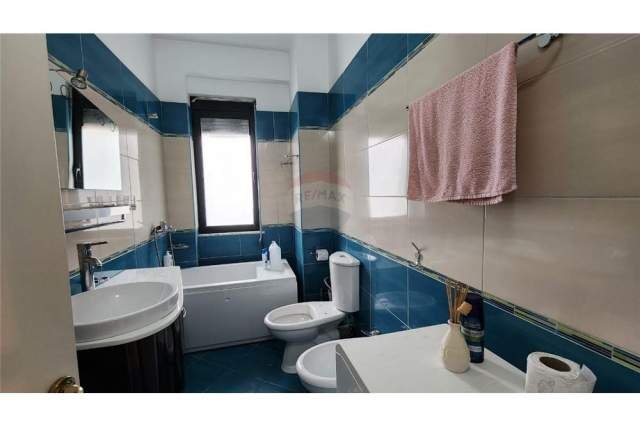 Tirane, jepet me qera apartament 1+1+BLK Kati 2, 95 m² 450 Euro (Liqeni i Thate)