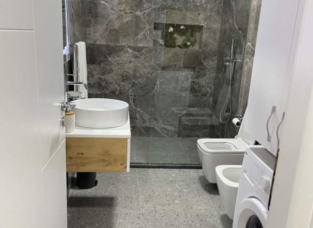 Tirane,Shitet Garsonier Kati 8, 47 m² 88.000 Euro (Selvia)