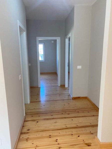 Tirane, jap me qera Penthouse i Mobiuar 3+1+2+ verande Kati 6, 180 m² Euro te Kopshti Zoologjik