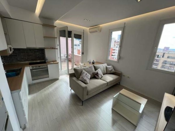 Tirane, jepet me qera apartament 1+1 Kati 11, 50 m² 600 Euro (Rruga e Barrikadave)
