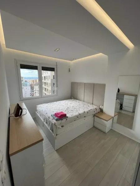 Tirane, jepet me qera apartament 1+1 Kati 11, 50 m² 600 Euro (Rruga e Barrikadave)