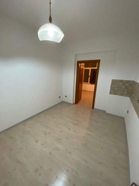 Tirane, shes apartament 1+1+BLK Kati 5, 58 m² 77.000 Euro (Rruga e Kavajes)