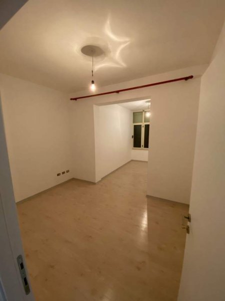 Tirane, shitet apartament 1+1+BLK Kati 5, 58 m² 77.000 Euro (21 Dhjetori)