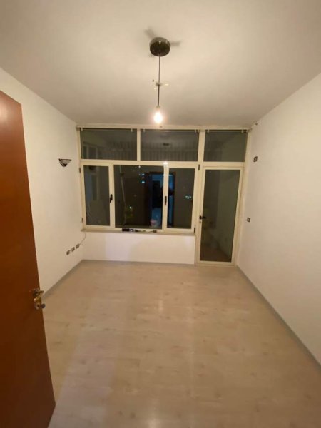 Tirane, shes apartament 1+1+BLK Kati 5, 58 m² 77.000 Euro (Rruga e Kavajes)
