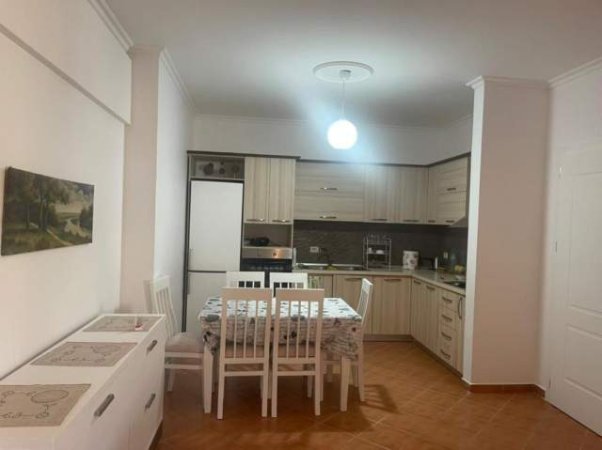 Tirane, jepet me qera apartament 3+1+A+BLK Kati 8, 110 m² 450 Euro (astir)